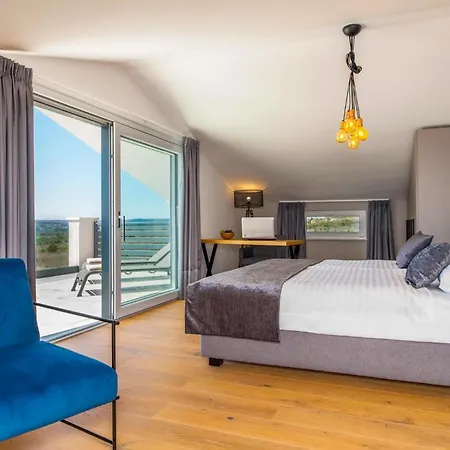 Gorgeous In With House Sea View *