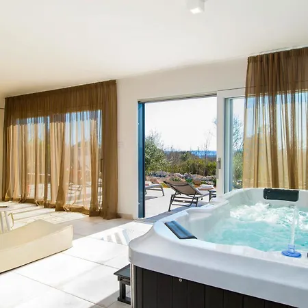 Gorgeous In With House Sea View Holiday home