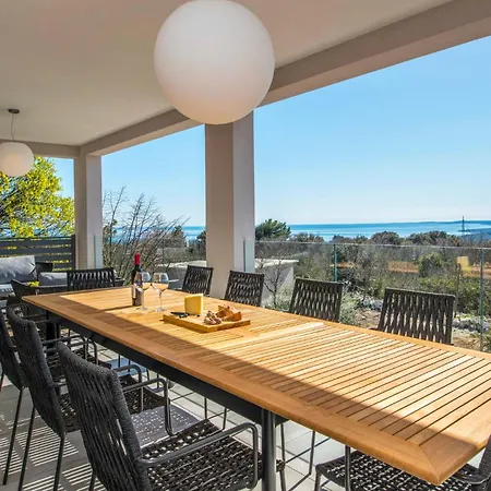 Gorgeous In With House Sea View Holiday home