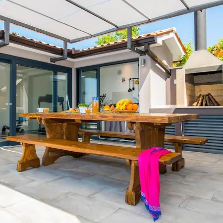 بيت للعطل Front In With Sauna *